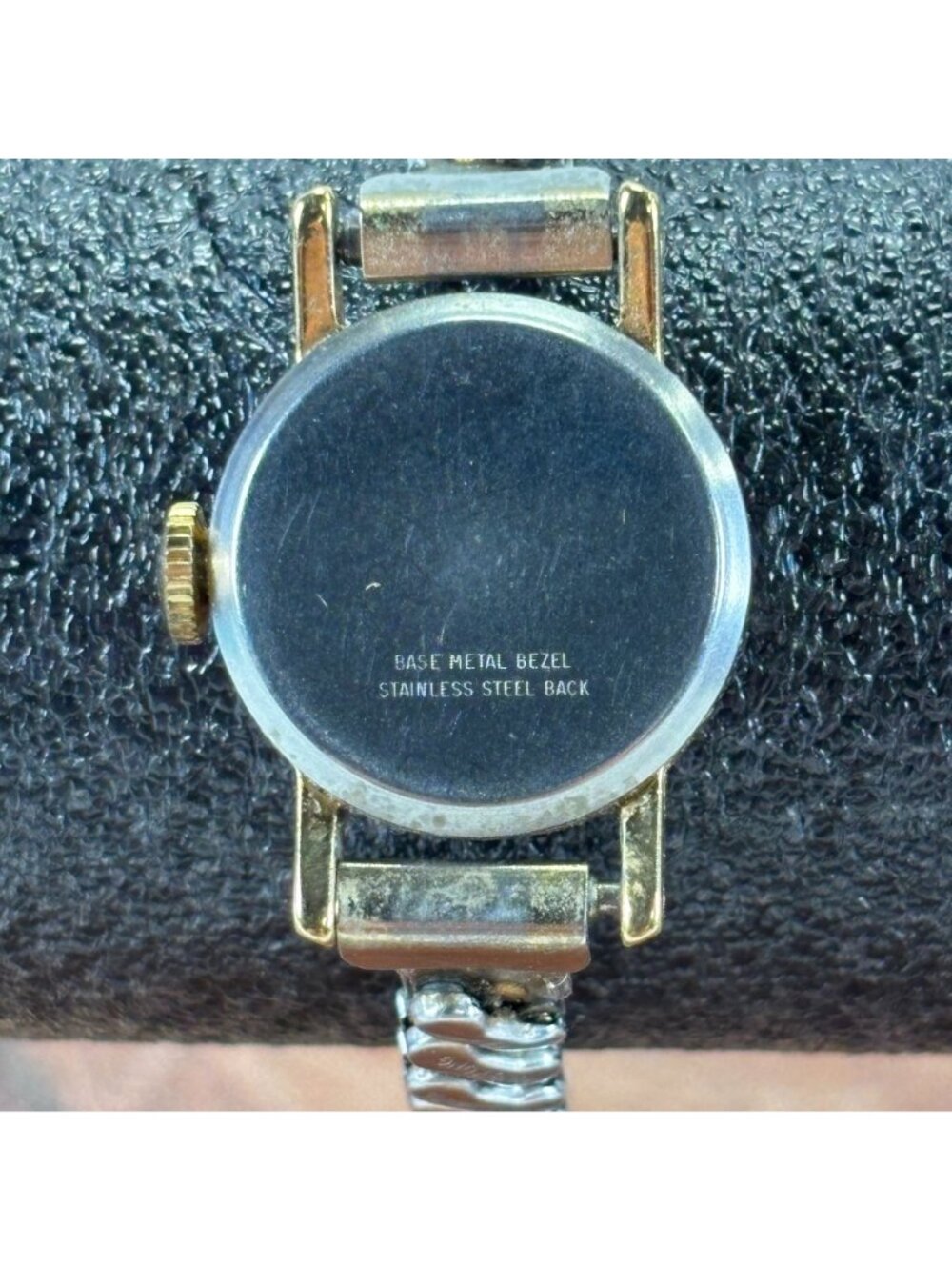 Timex Womens Gold-Tone Watch Vintage w Stretch Band - Elegant & Functional - Picture 8 of 9